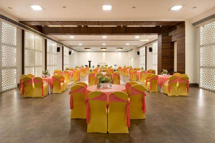 Ballroom/Hall 24 of 34