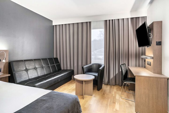Room 21 of 77