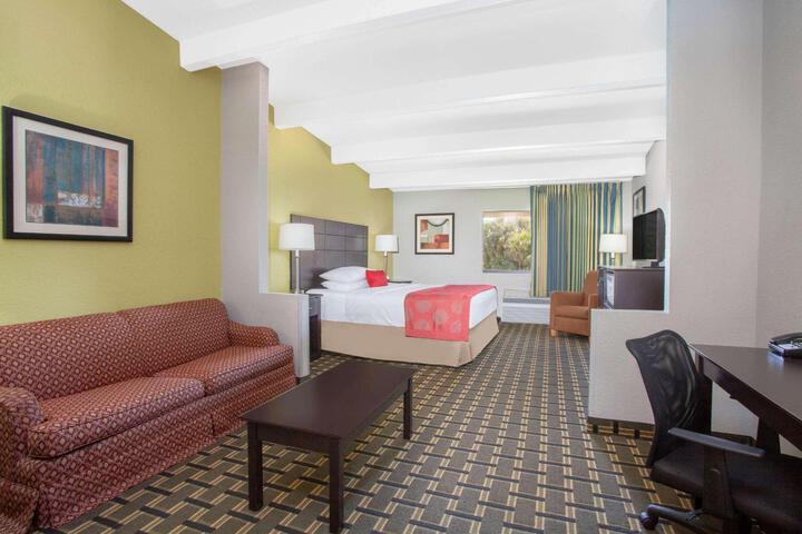 1 King Bed (5 of 14)