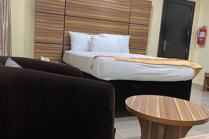 Room 9 of 39