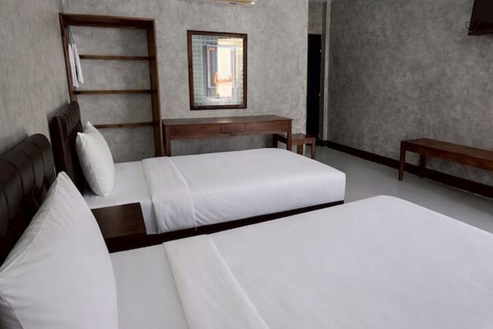 Room 4 of 50