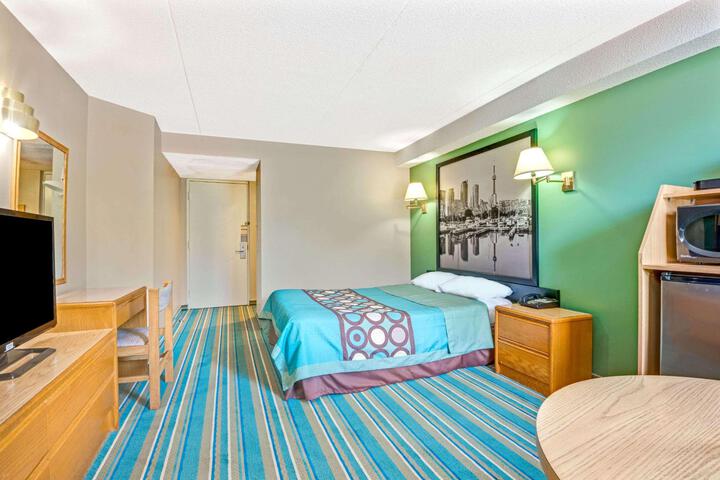 1 Queen Bed (9 of 14)