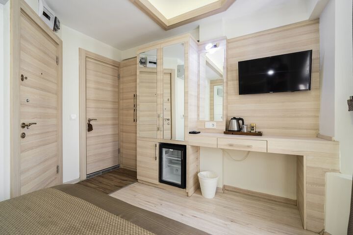 Room 5 of 17