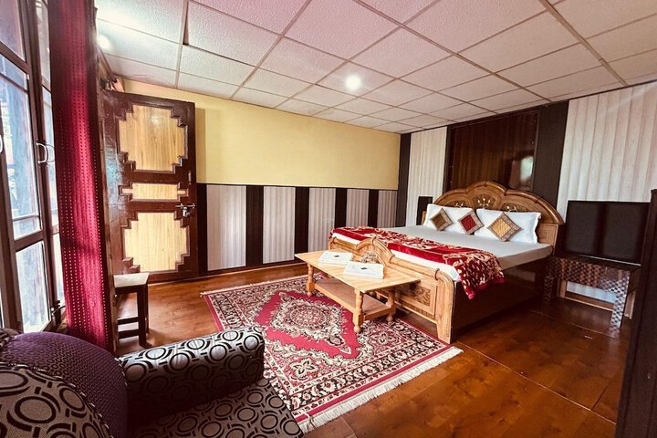 Room 10 of 31