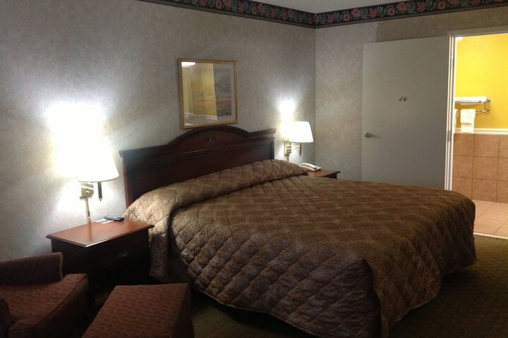 Room 4 of 36