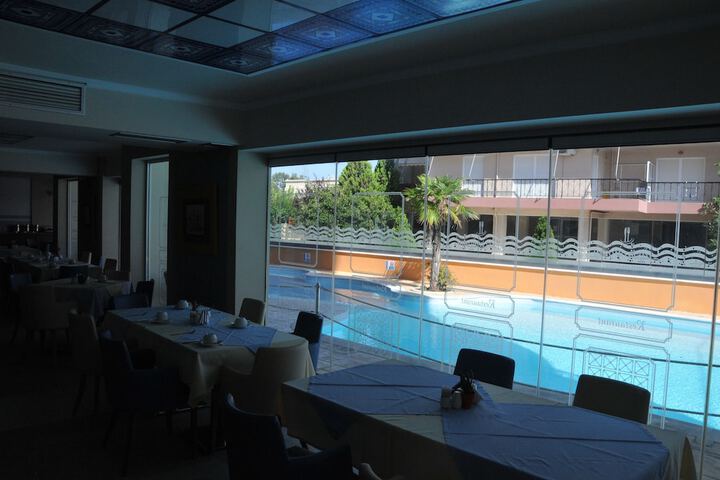 Hotel Pool