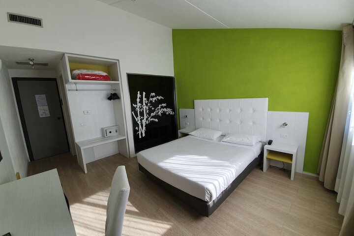 Room 22 of 42