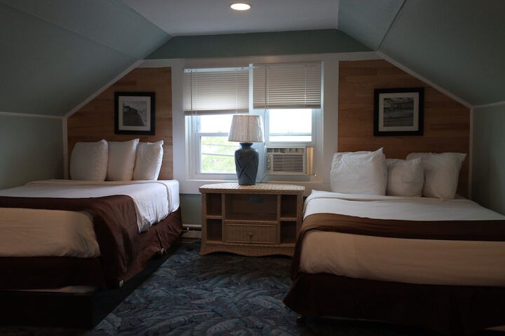 Room 3 of 83