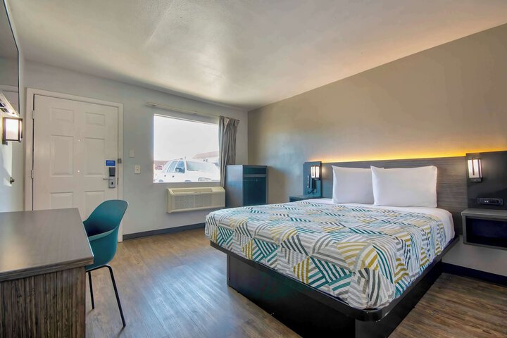 Room 12 of 26