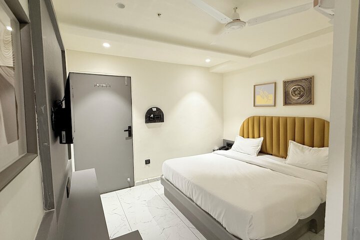 Room 5 of 23