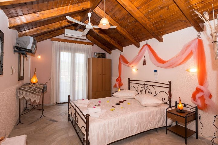 Room 4 of 14