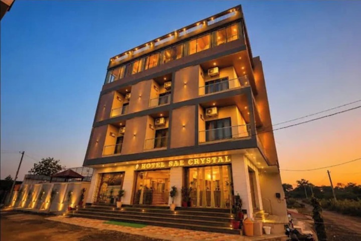 Fabhotel The Crystal
