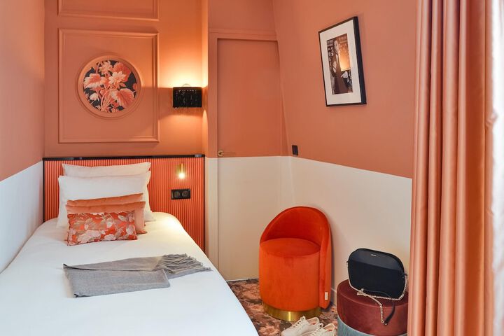 Room 28 of 51