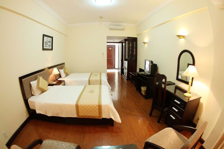Room 10 of 34
