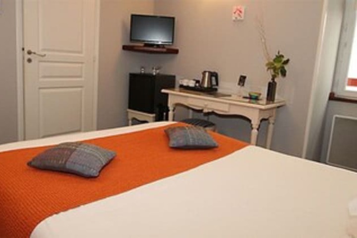 Room 8 of 28