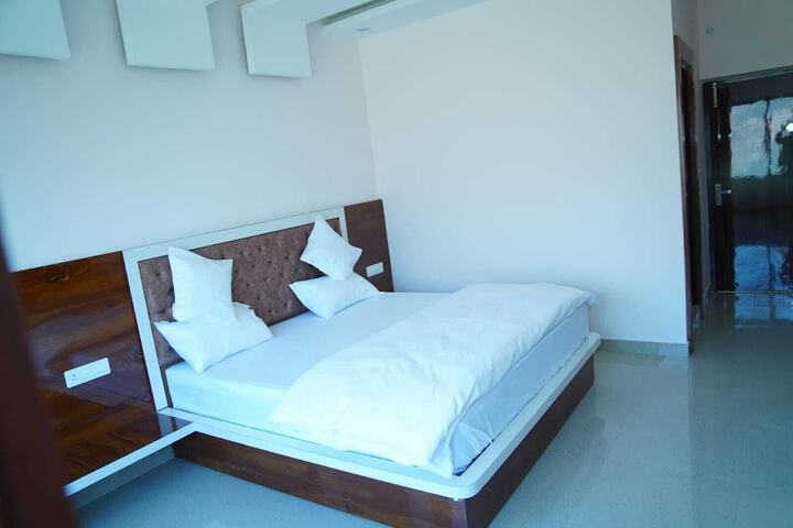 Room 7 of 35