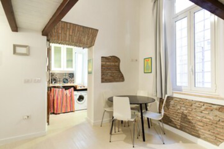 Room 7 of 19