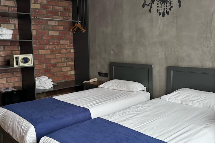 Room 47 of 117