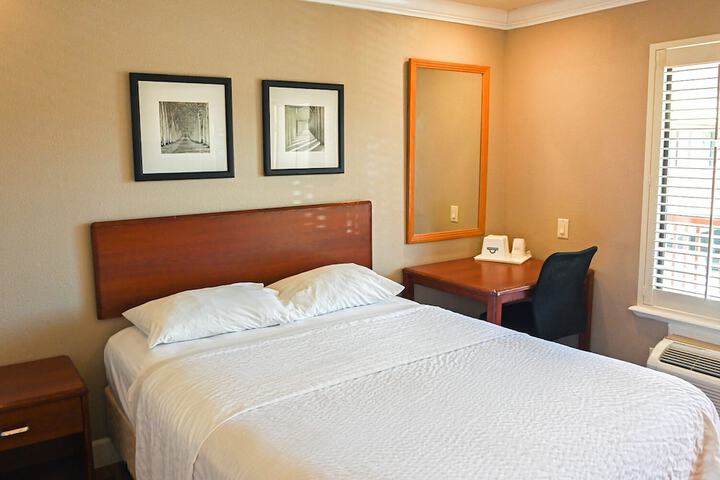 1 Queen Bed (22 of 22)