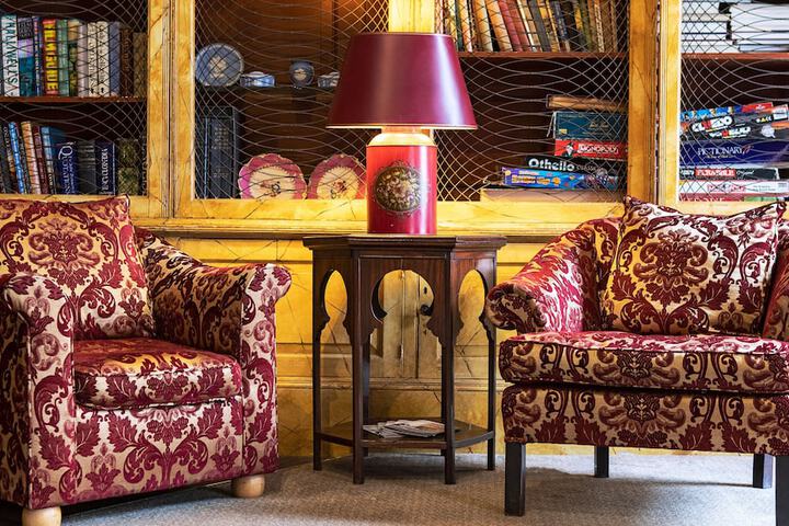 Lounge 80 of 99