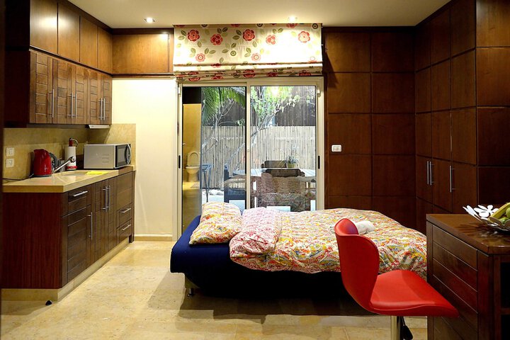 Room 12 of 25