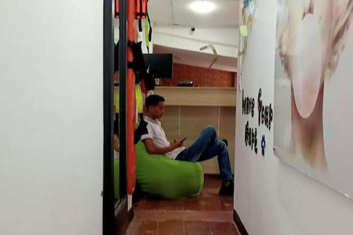 Room 9 of 25
