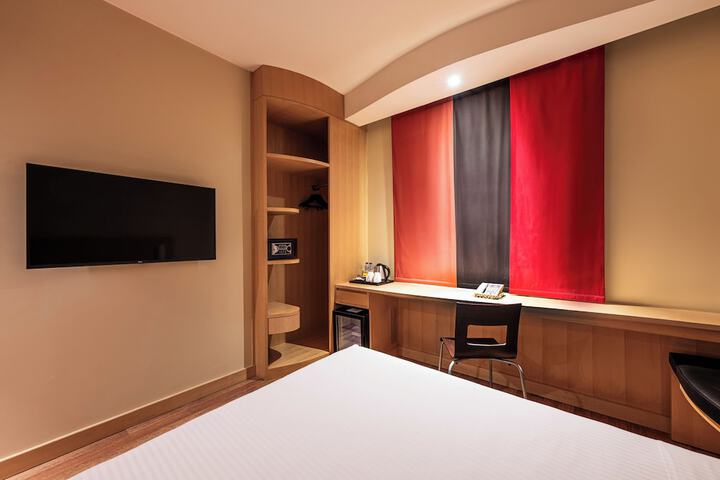 Room 19 of 74