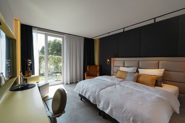 Room 5 of 28