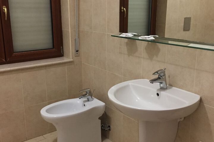 Room 10 of 25
