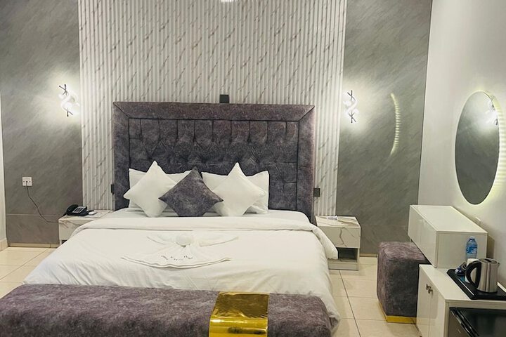 Room 15 of 35