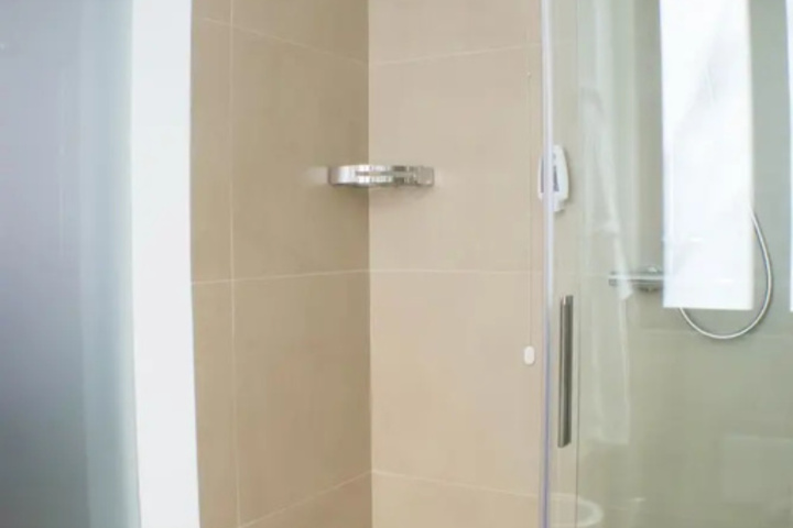 Room 13 of 36