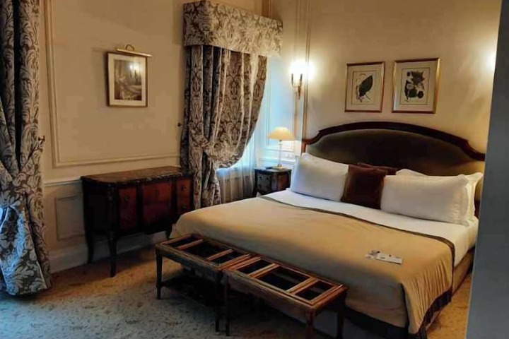Room 8 of 181
