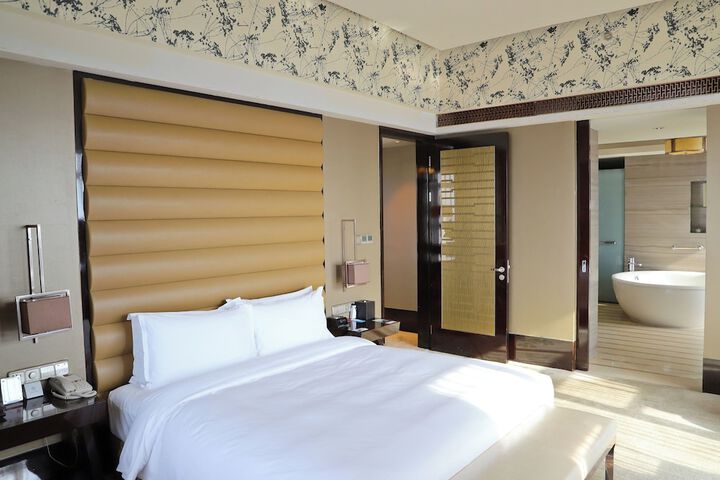 Room 30 of 100