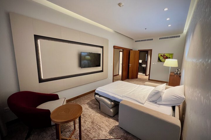 Room 38 of 146