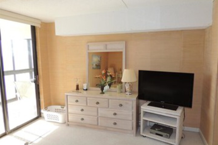 Room 11 of 36