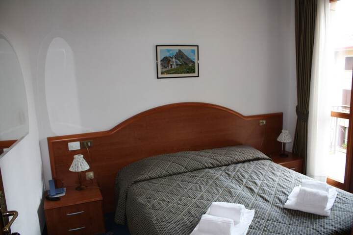 Room 2 of 16
