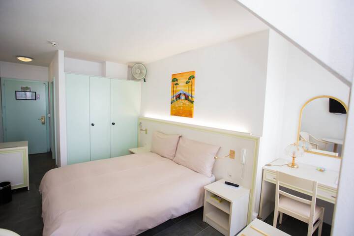 Room 26 of 63