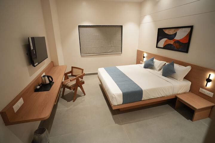 Room 3 of 7