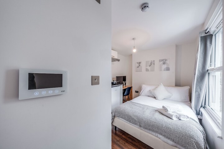 Room 2 of 42