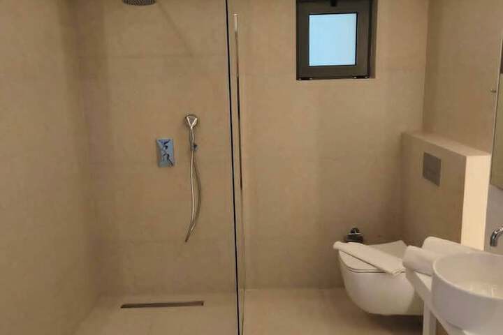 Room 73 of 156
