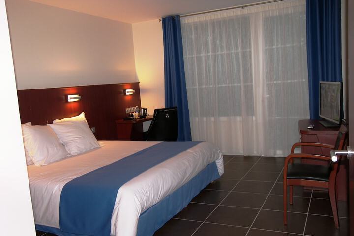 Room 4 of 43