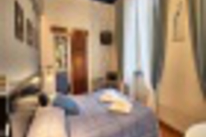 Room 3 of 528