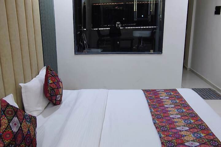Room 33 of 50