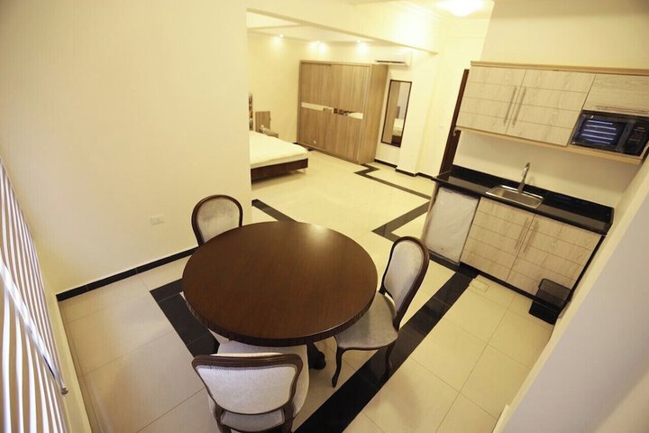 Room 5 of 8