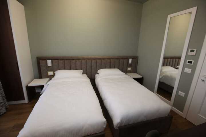 Room 21 of 57