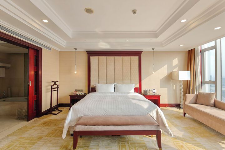 Room 50 of 102