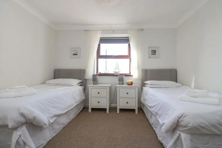 Room 6 of 17