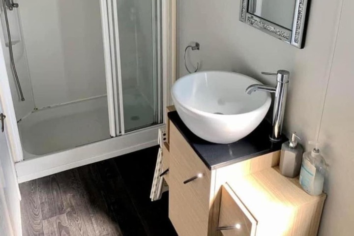 Room 6 of 10