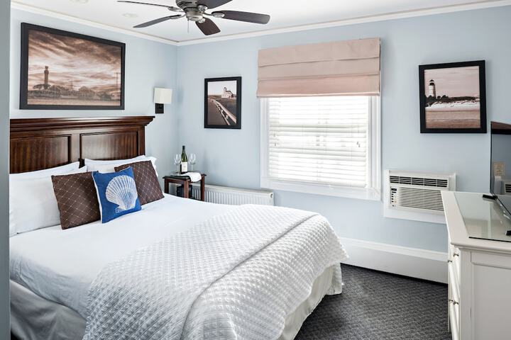 Classic Queen Bed (5 of 7)