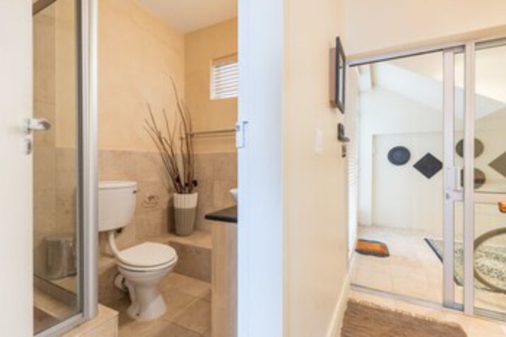Room 4 of 23